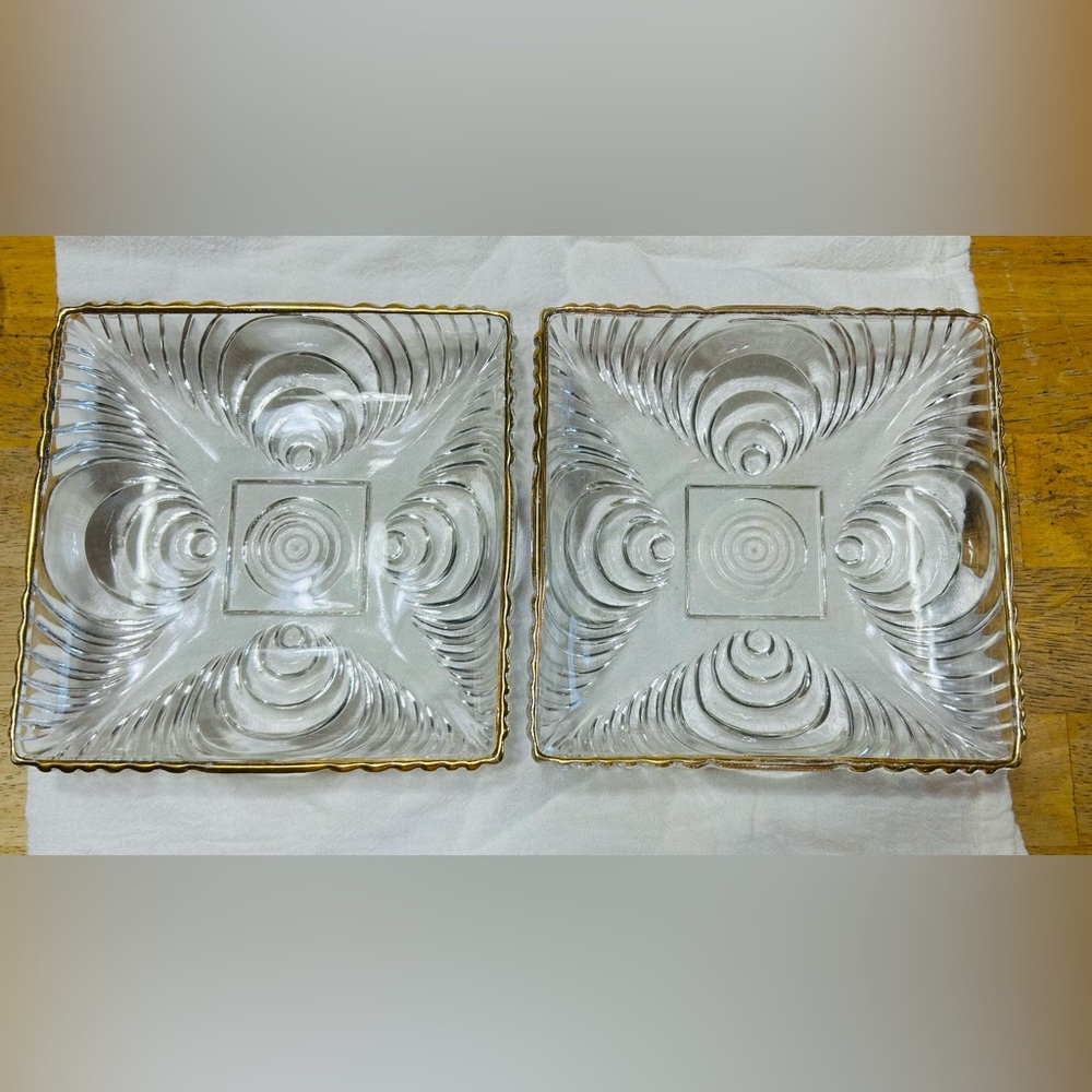 Vintage Hazel Atlas glass sonic wave candy dishes with gold trim. Beautiful ‼️